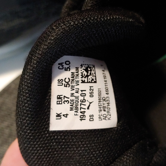 Boys Puma Sneakers Size 5 - Picture 5 of 5